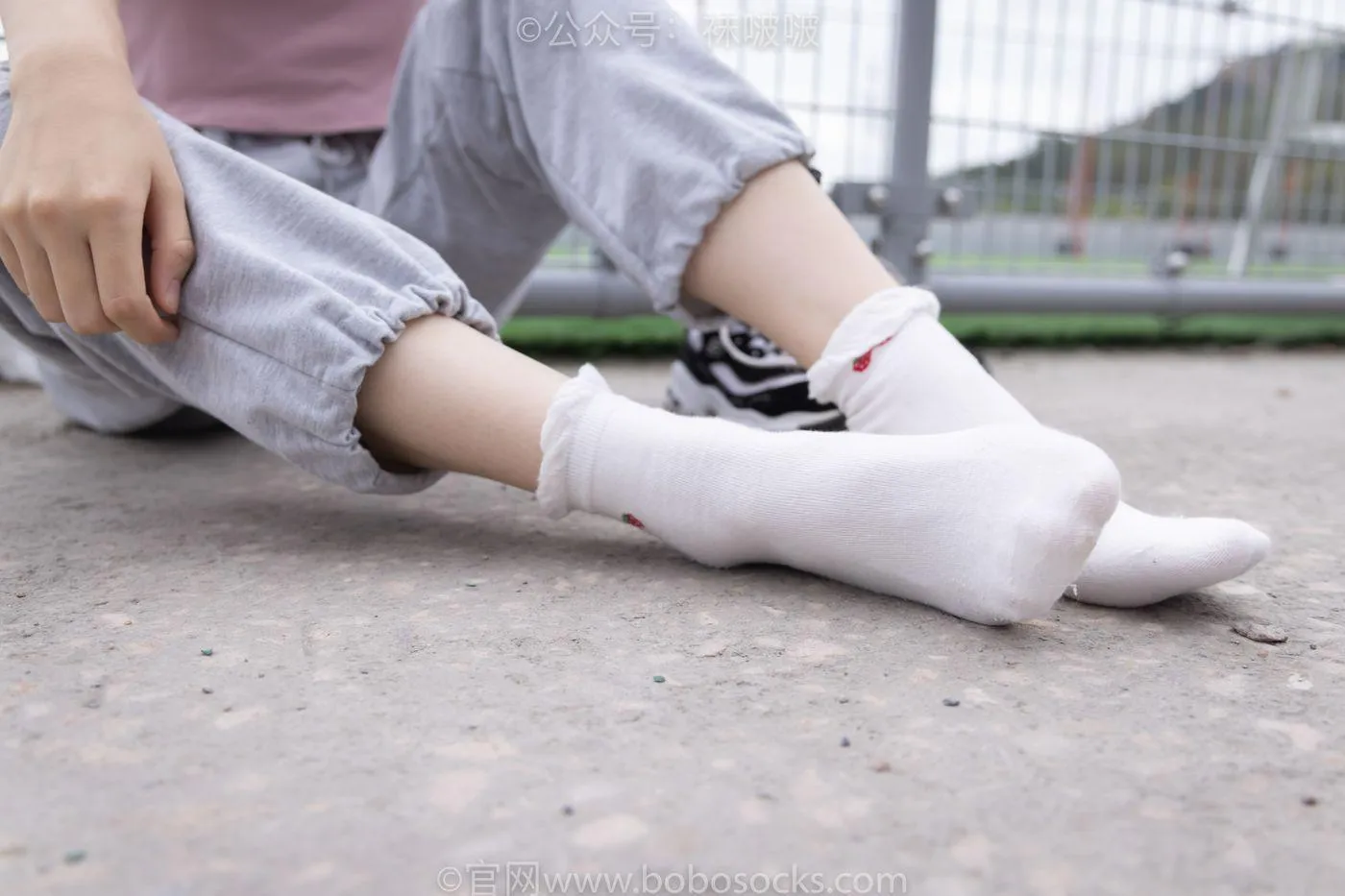 [BoBoSocks袜啵啵]NO.016 熊熊-斯凯奇运动鞋、棉袜（踩脏）、裸足 [147P]插图5